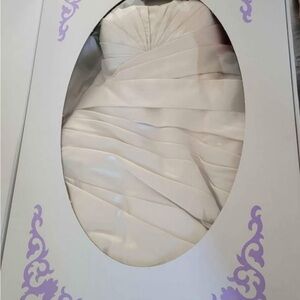 Elegant White Strapless Dress